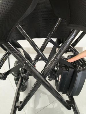 軽量 11.5kg 電動車椅子 カーボン繊維のフレームと延長座席