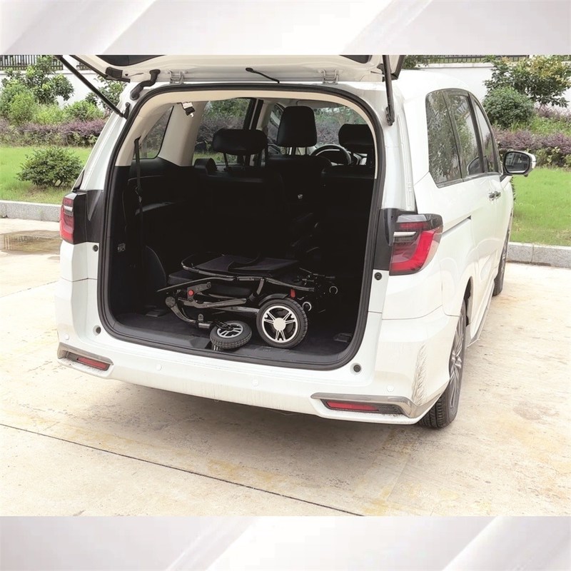 DC24V150W*2モーターと全炭素繊維のフレーム付きの軽量折りたたたみのパワー車椅子